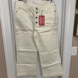 NWT Cropped Cream Jeans